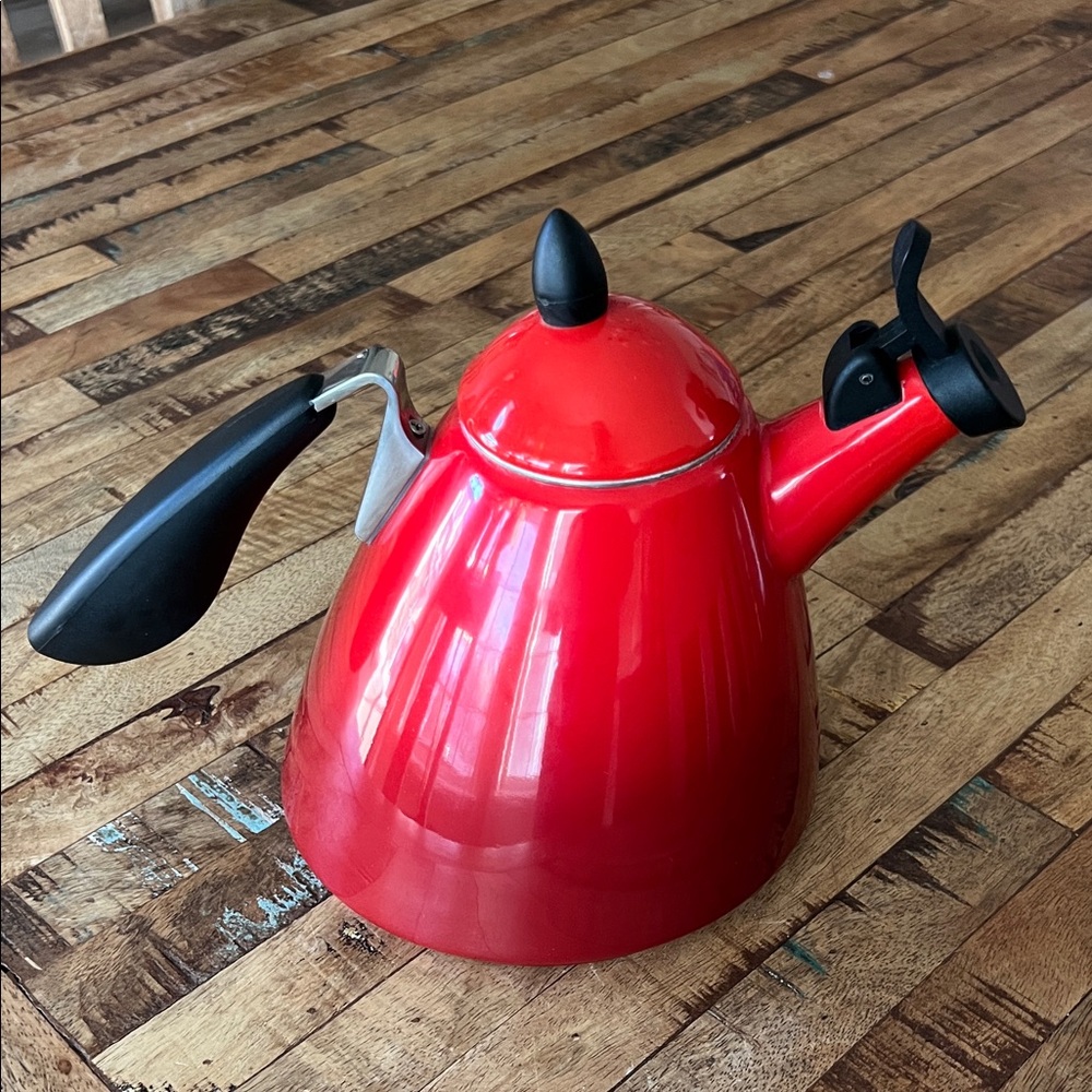 Le Creuset Ogive 1.7 Quart Red Ombré Cone Tea Kettle
